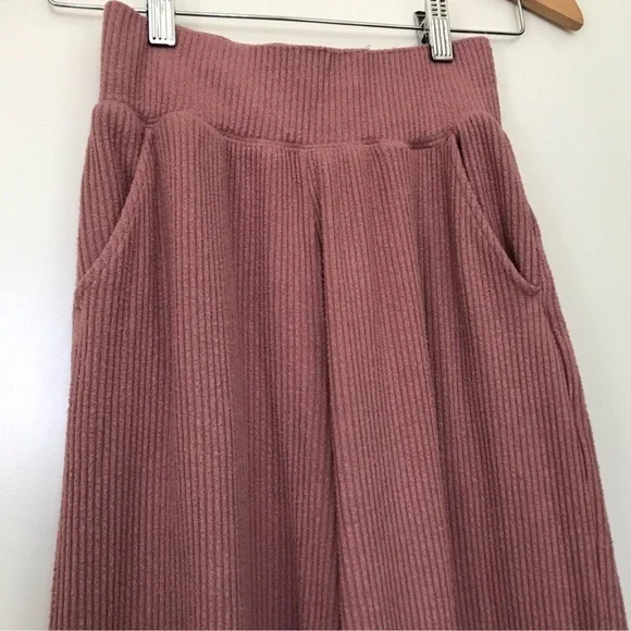 Abercrombie Pants & Cami Crop Top Set - Picture 4 of 7